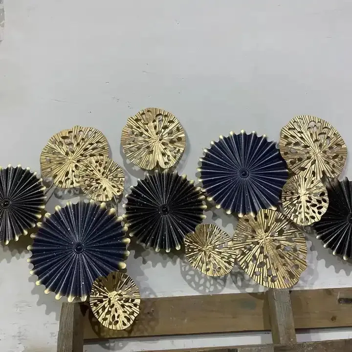 ديكور جداري معدني ثلاثي الأبعاد تجريدي حديث . Modern Abstract 3D Metal Wall Decor