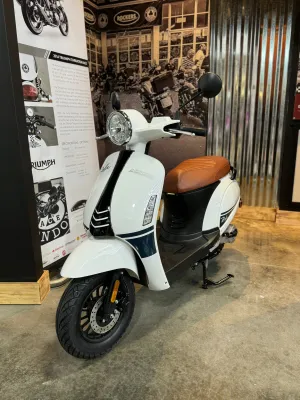 2024 ASCEND BELLA VINTAGE 50CC VESPA - RETRO STYLE