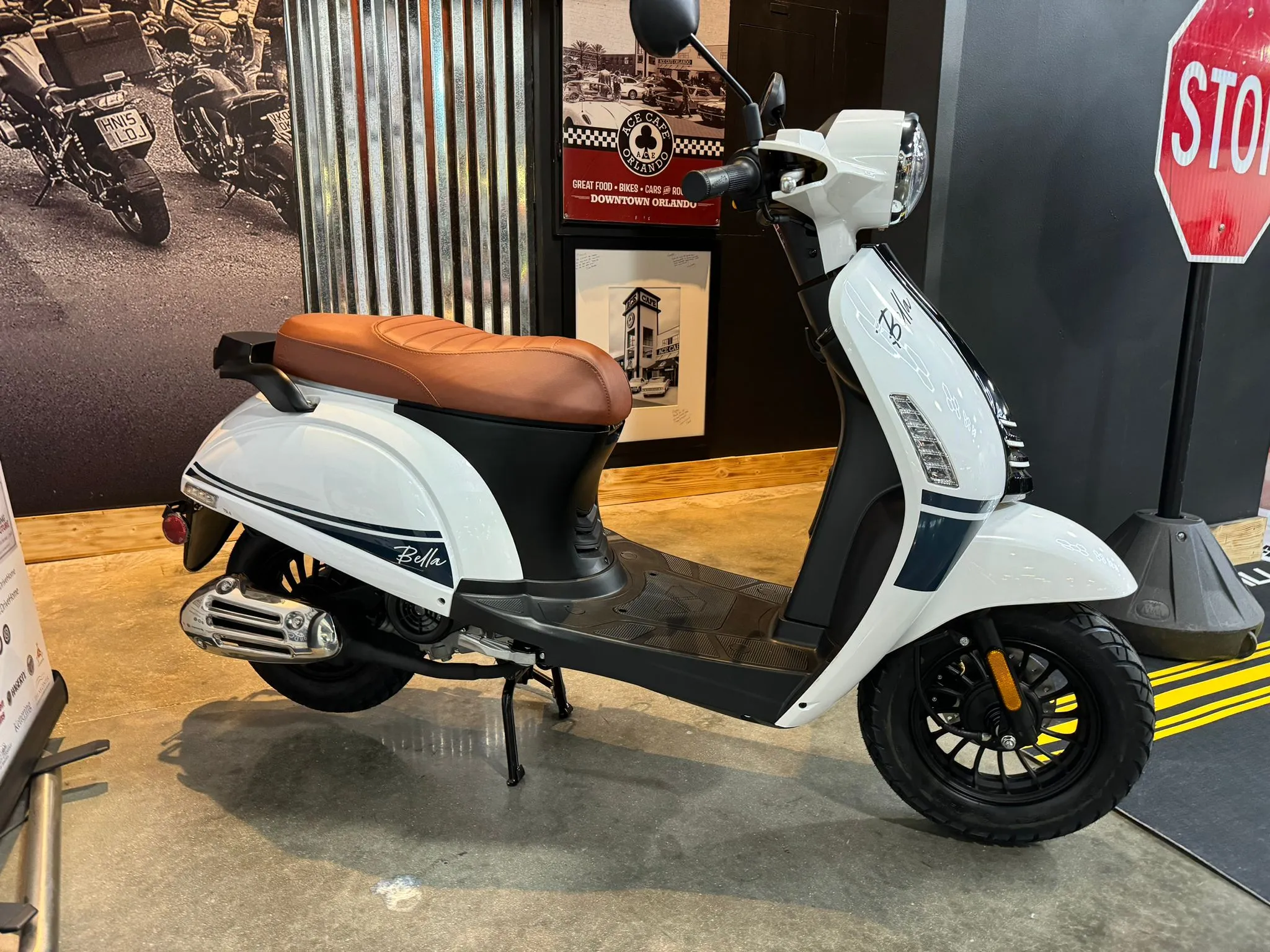 2024 ASCEND BELLA VINTAGE 50CC VESPA - RETRO STYLE