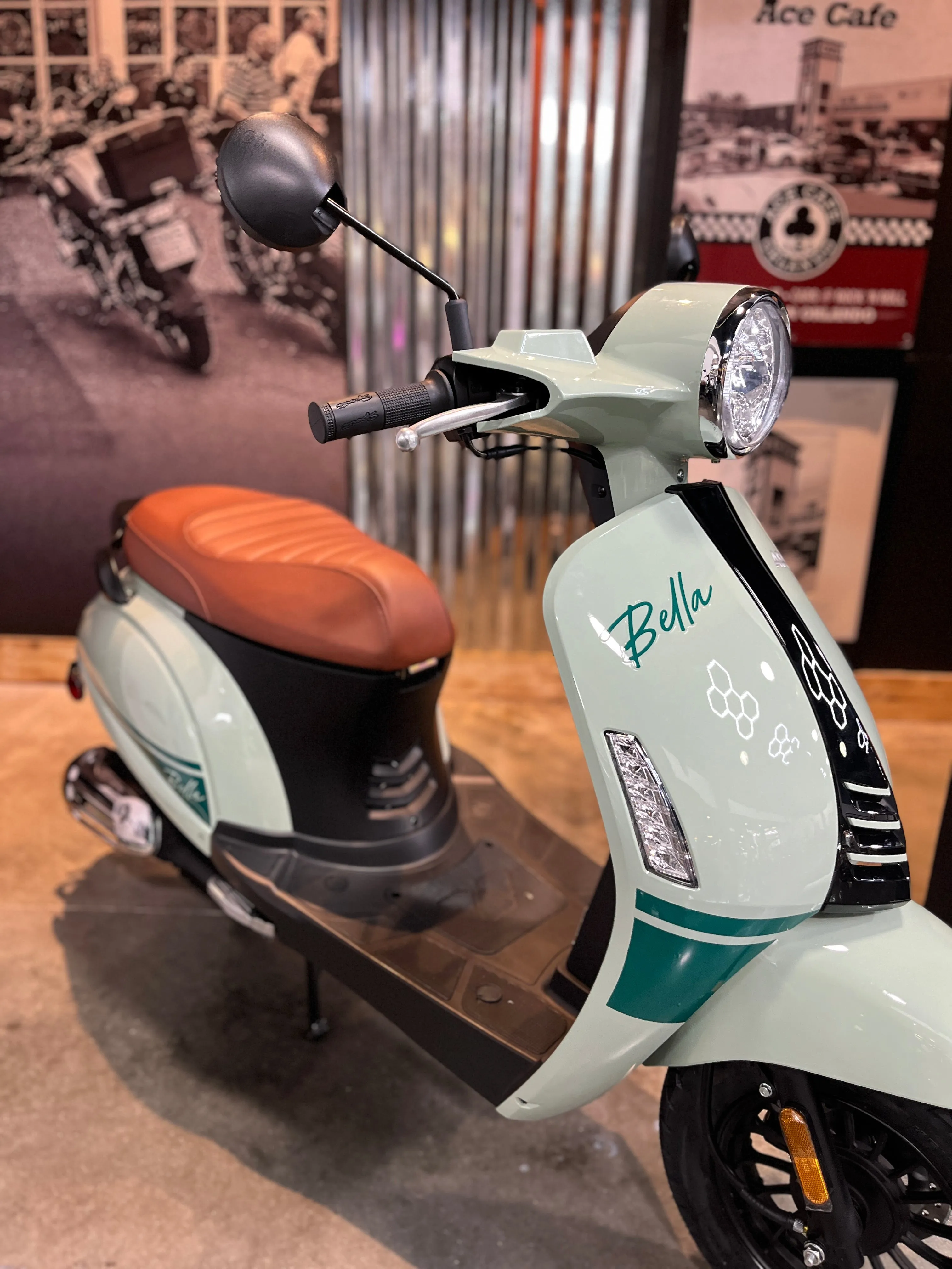2024 ASCEND BELLA VINTAGE 50CC VESPA - RETRO STYLE