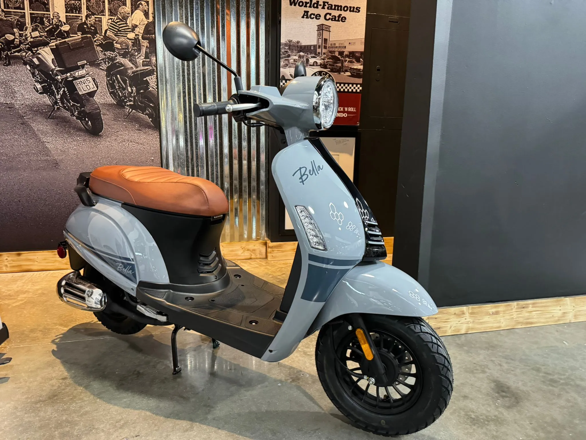 2024 ASCEND BELLA VINTAGE 50CC VESPA - RETRO STYLE