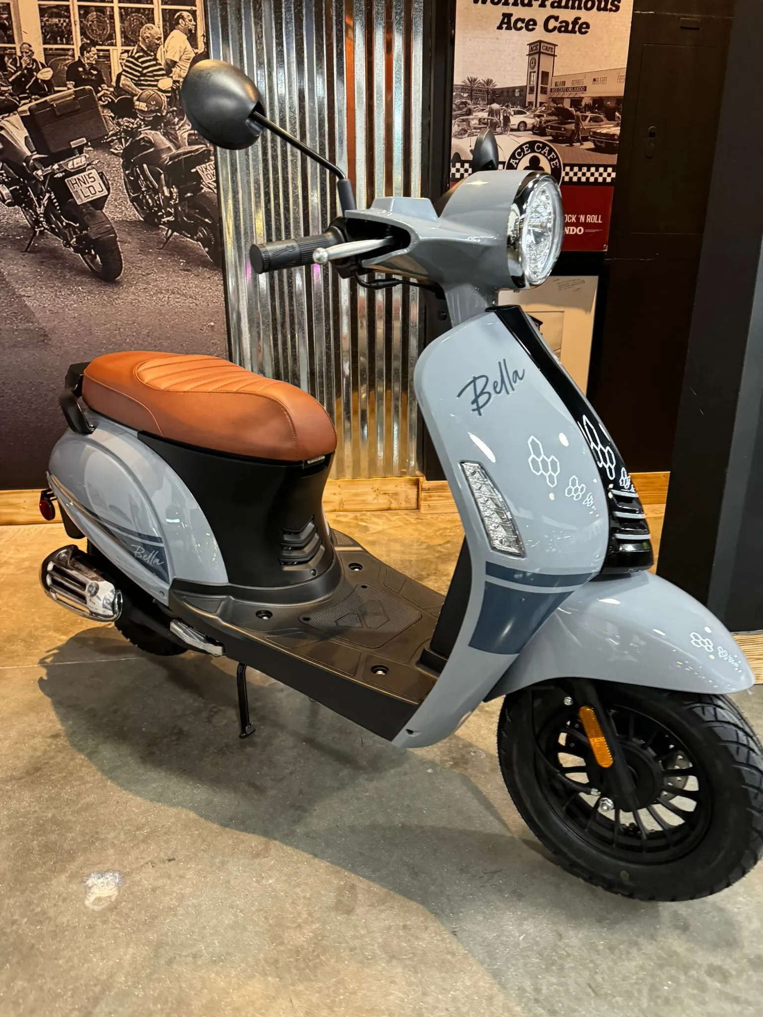 2024 ASCEND BELLA VINTAGE 50CC VESPA - RETRO STYLE