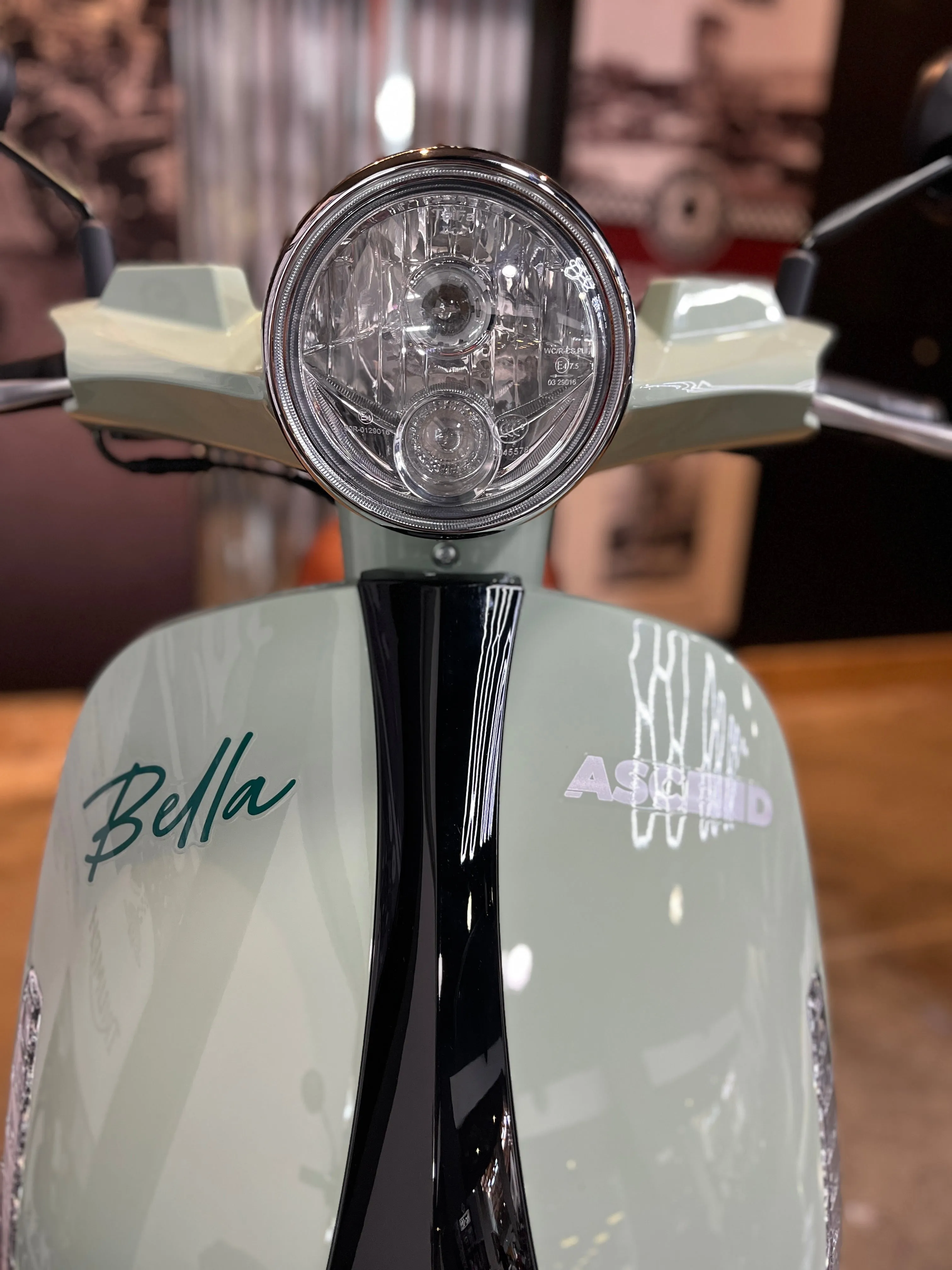2024 ASCEND BELLA VINTAGE 50CC VESPA - RETRO STYLE