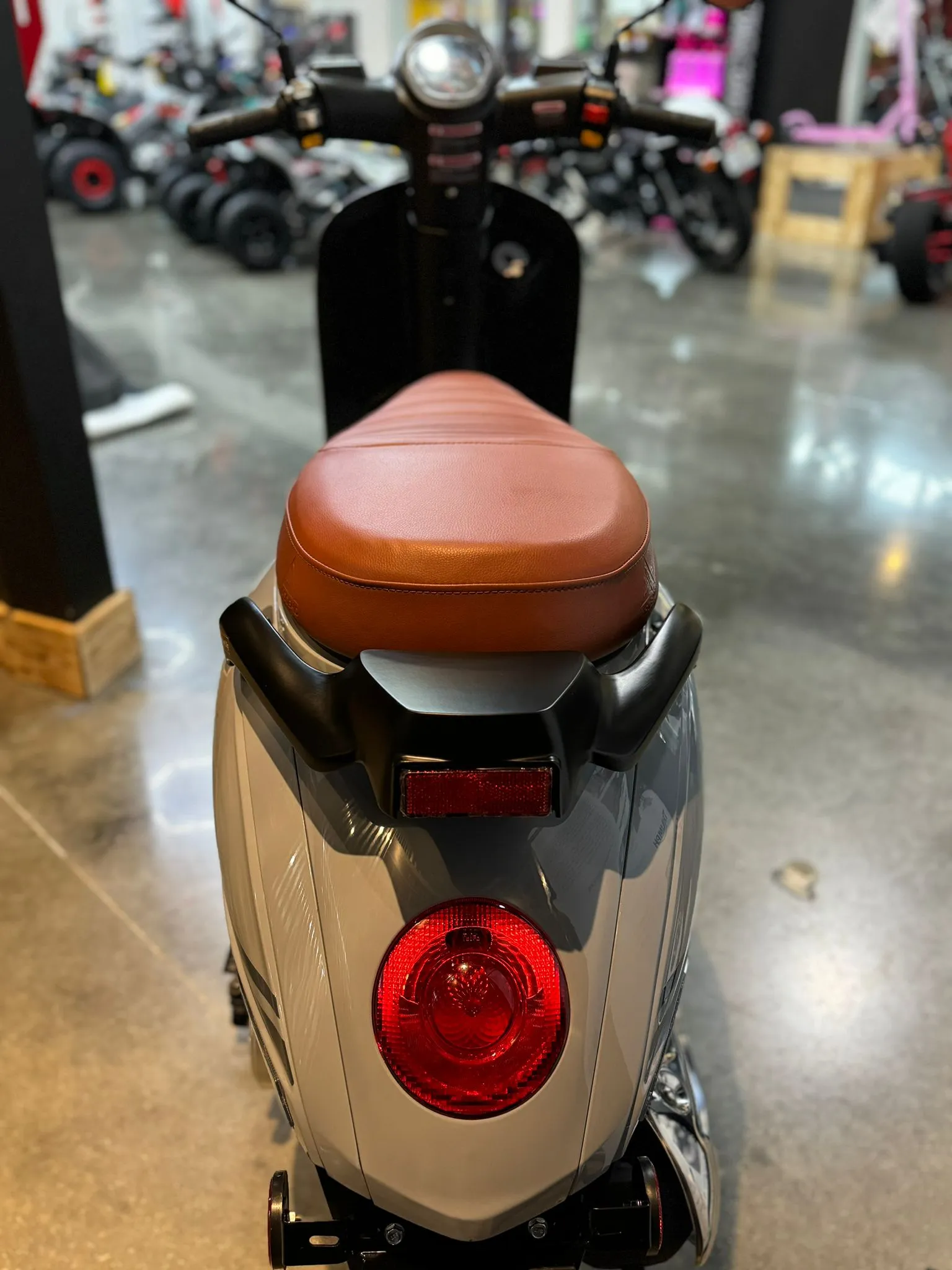 2024 ASCEND BELLA VINTAGE 50CC VESPA - RETRO STYLE