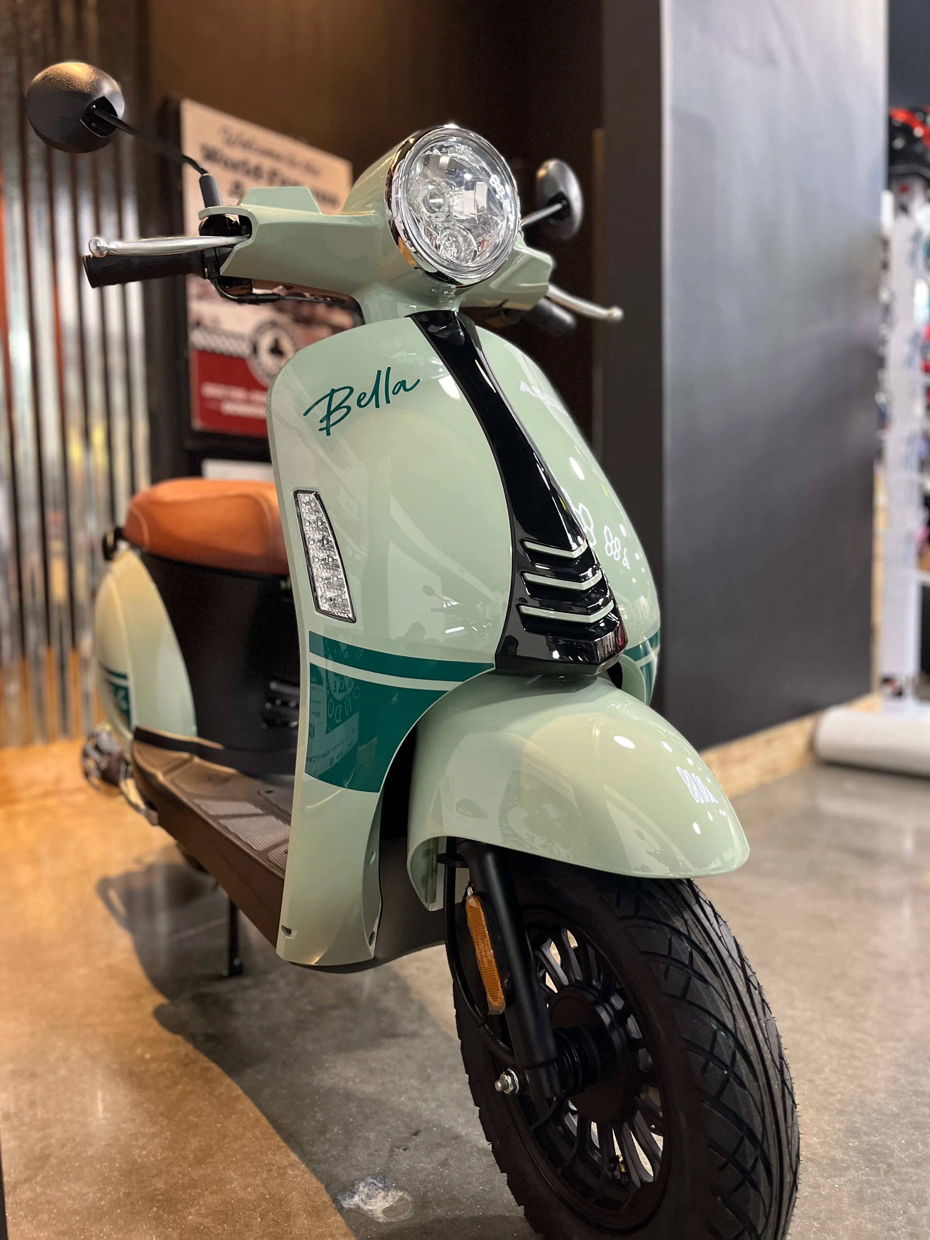 2024 ASCEND BELLA VINTAGE 50CC VESPA - RETRO STYLE