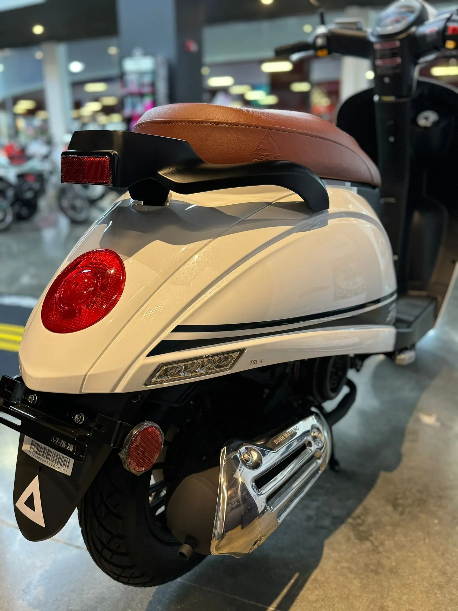 2024 ASCEND BELLA VINTAGE 50CC VESPA - RETRO STYLE