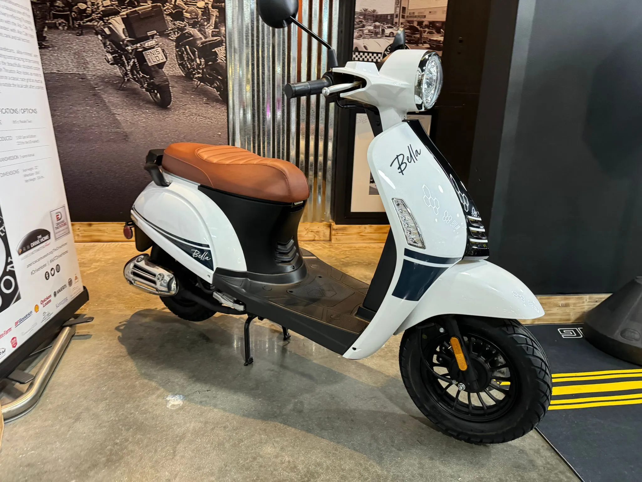 2024 ASCEND BELLA VINTAGE 50CC VESPA - RETRO STYLE