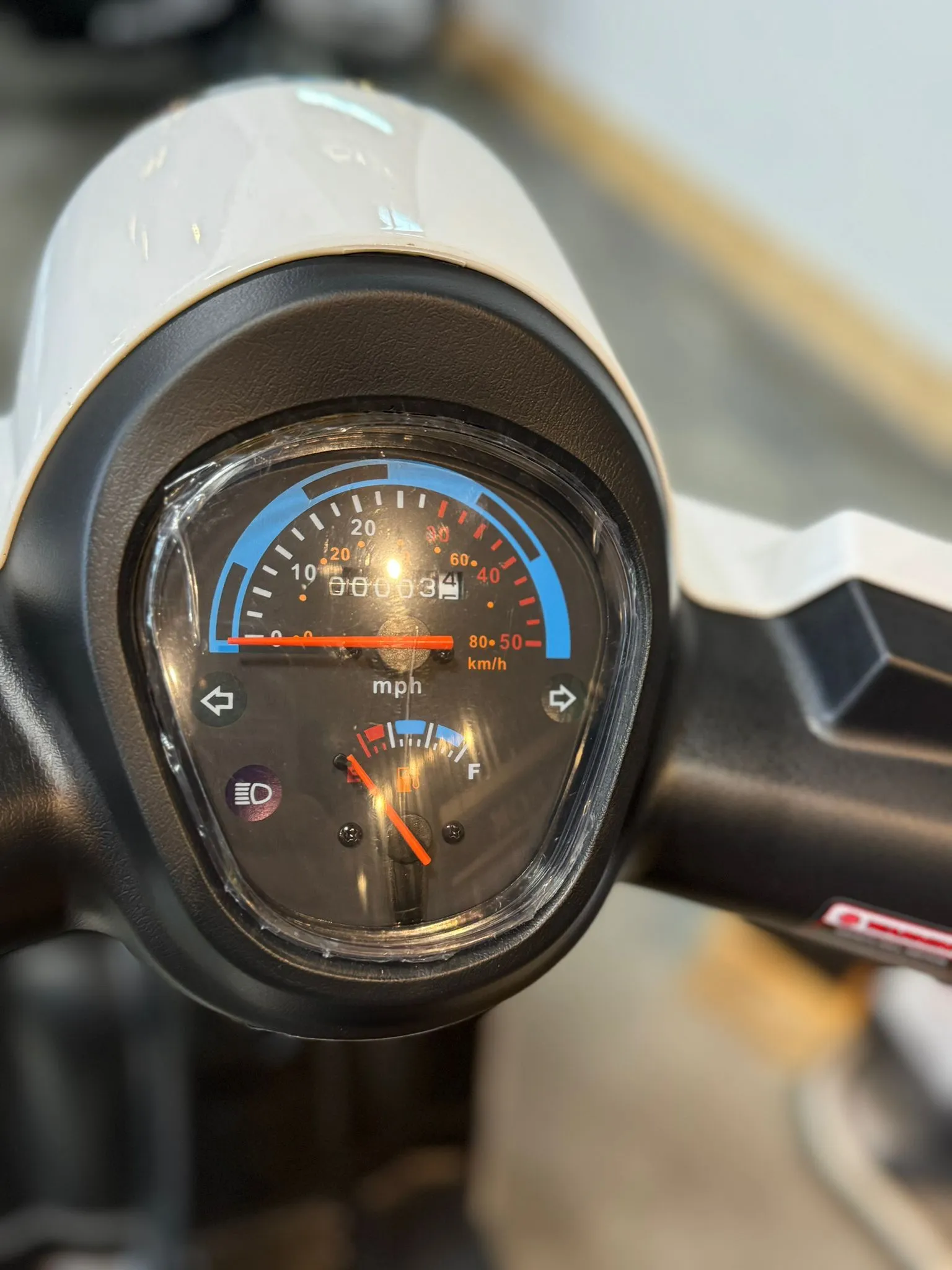2024 ASCEND BELLA VINTAGE 50CC VESPA - RETRO STYLE