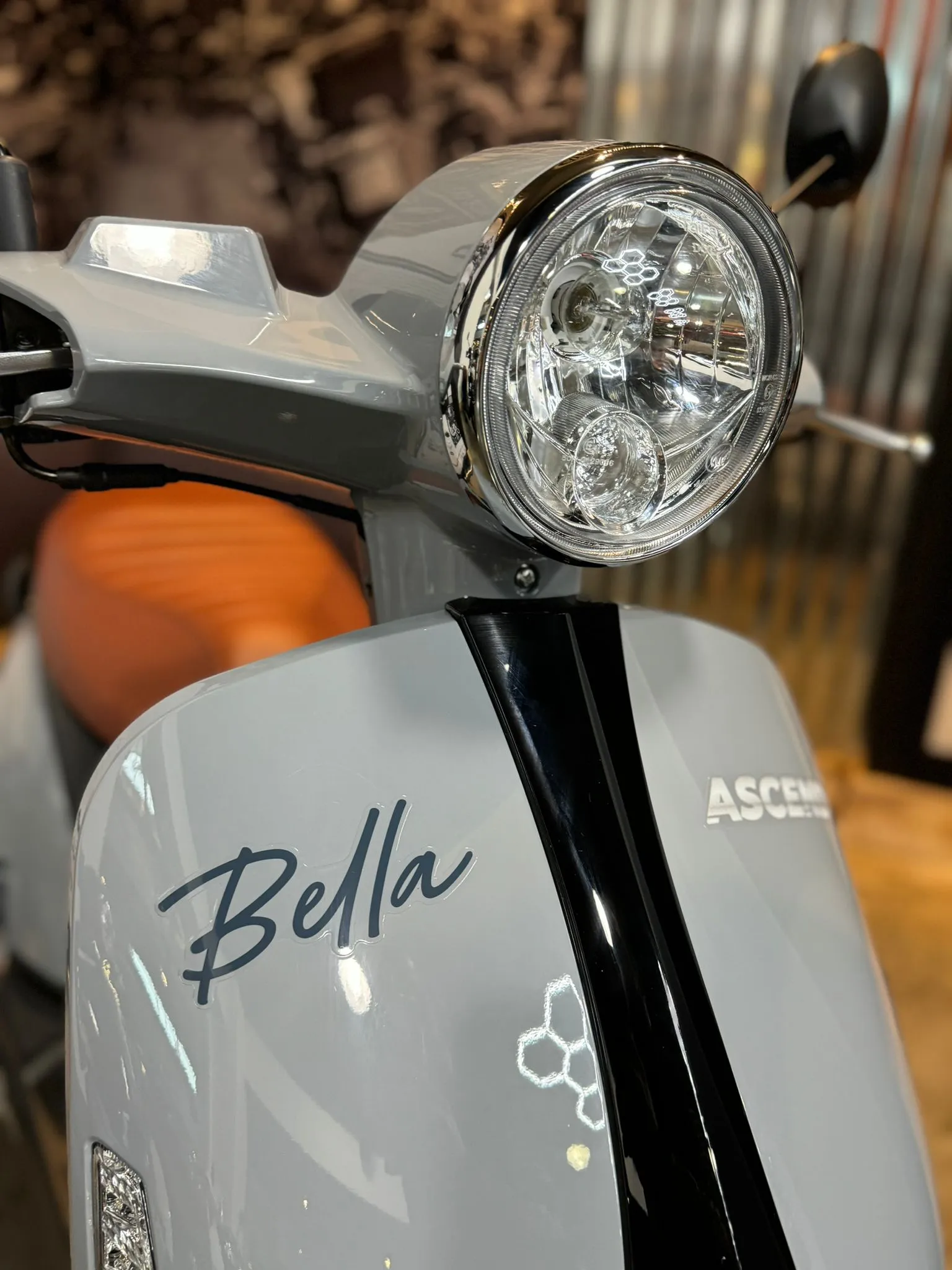 2024 ASCEND BELLA VINTAGE 50CC VESPA - RETRO STYLE