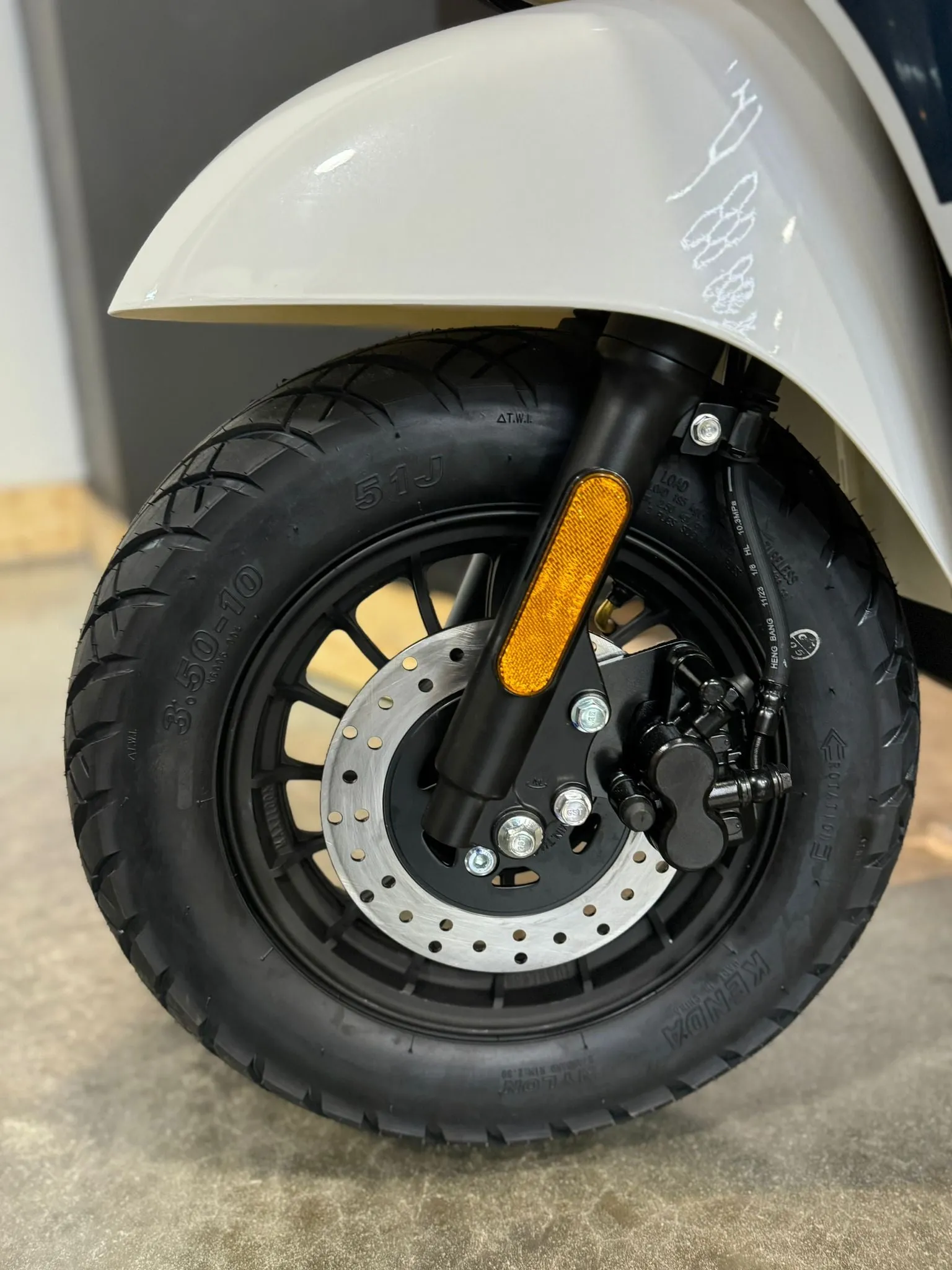 2024 ASCEND BELLA VINTAGE 50CC VESPA - RETRO STYLE