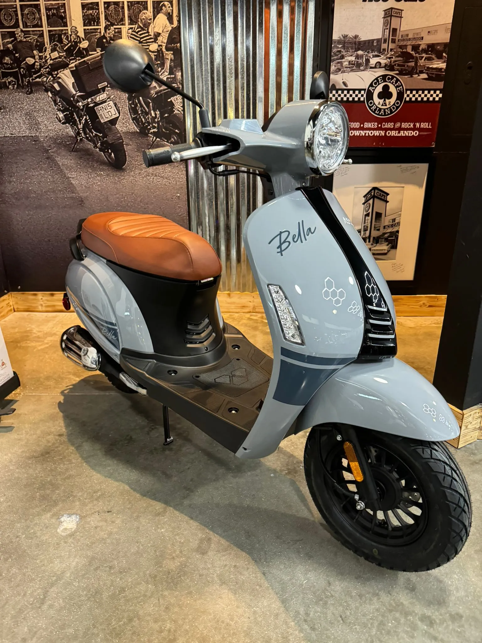 2024 ASCEND BELLA VINTAGE 50CC VESPA - RETRO STYLE