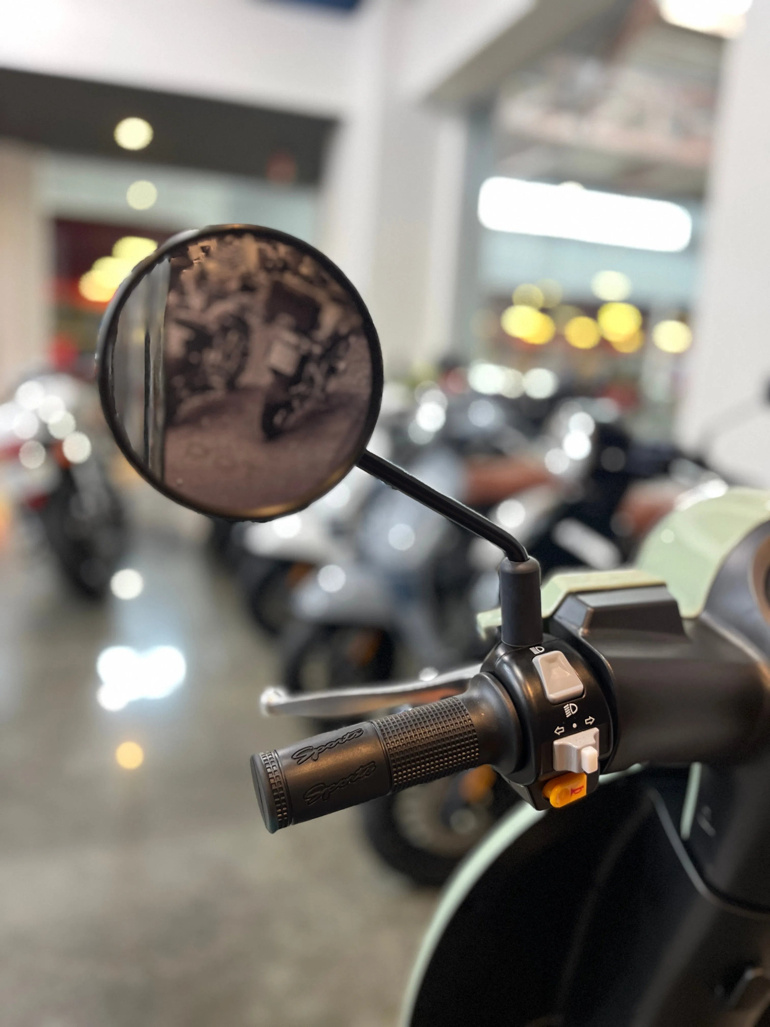 2024 ASCEND BELLA VINTAGE 50CC VESPA - RETRO STYLE