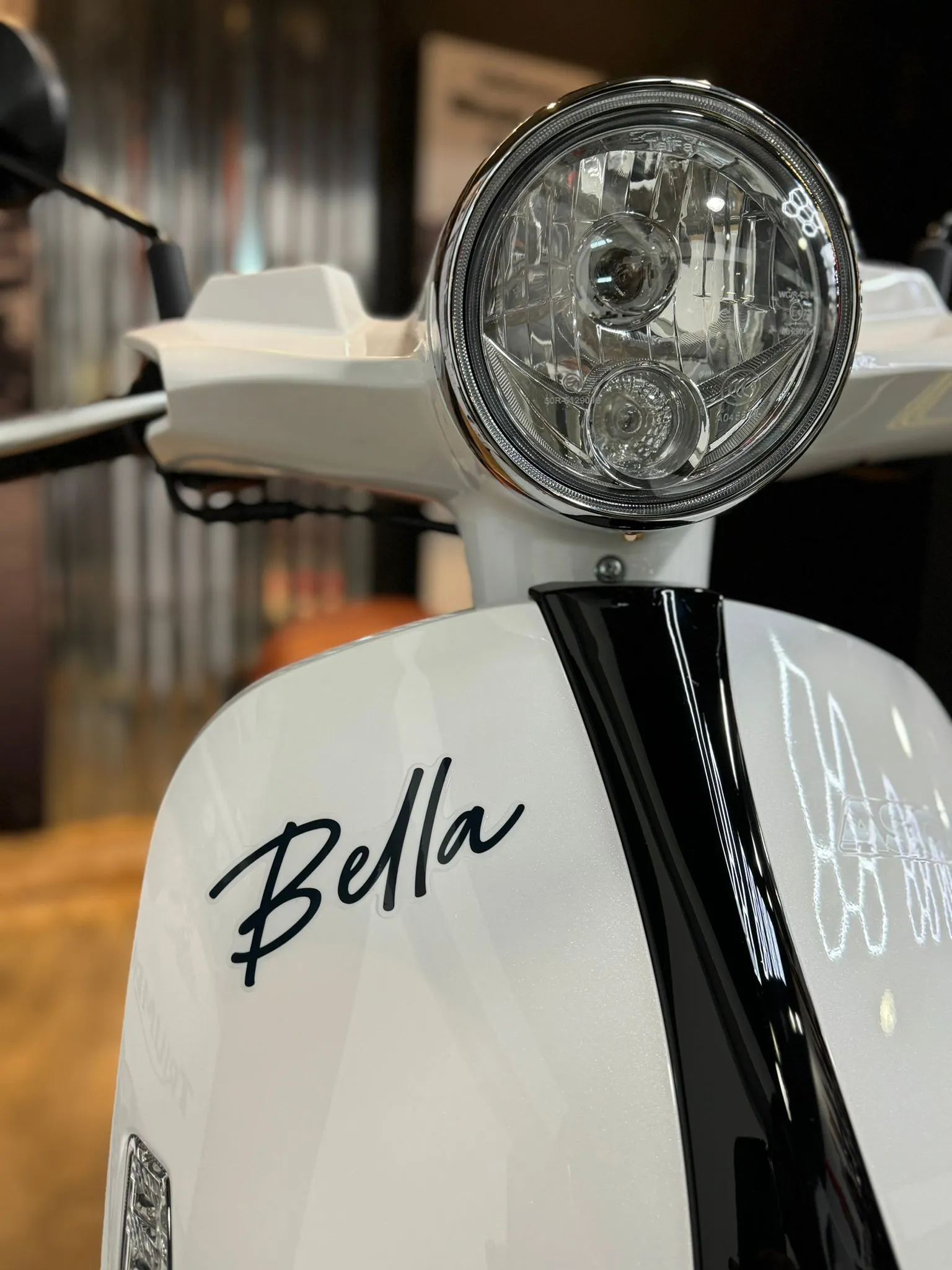 2024 ASCEND BELLA VINTAGE 50CC VESPA - RETRO STYLE