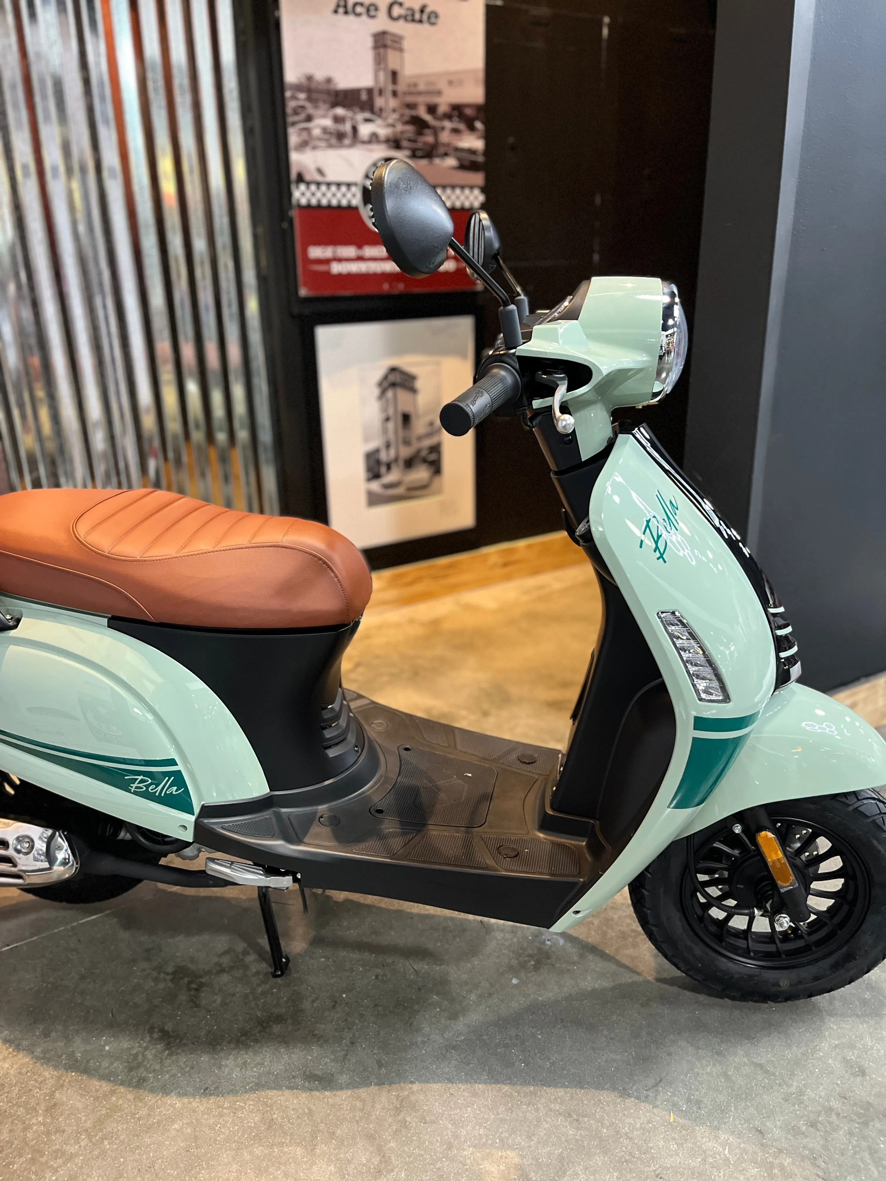 2024 ASCEND BELLA VINTAGE 50CC VESPA - RETRO STYLE