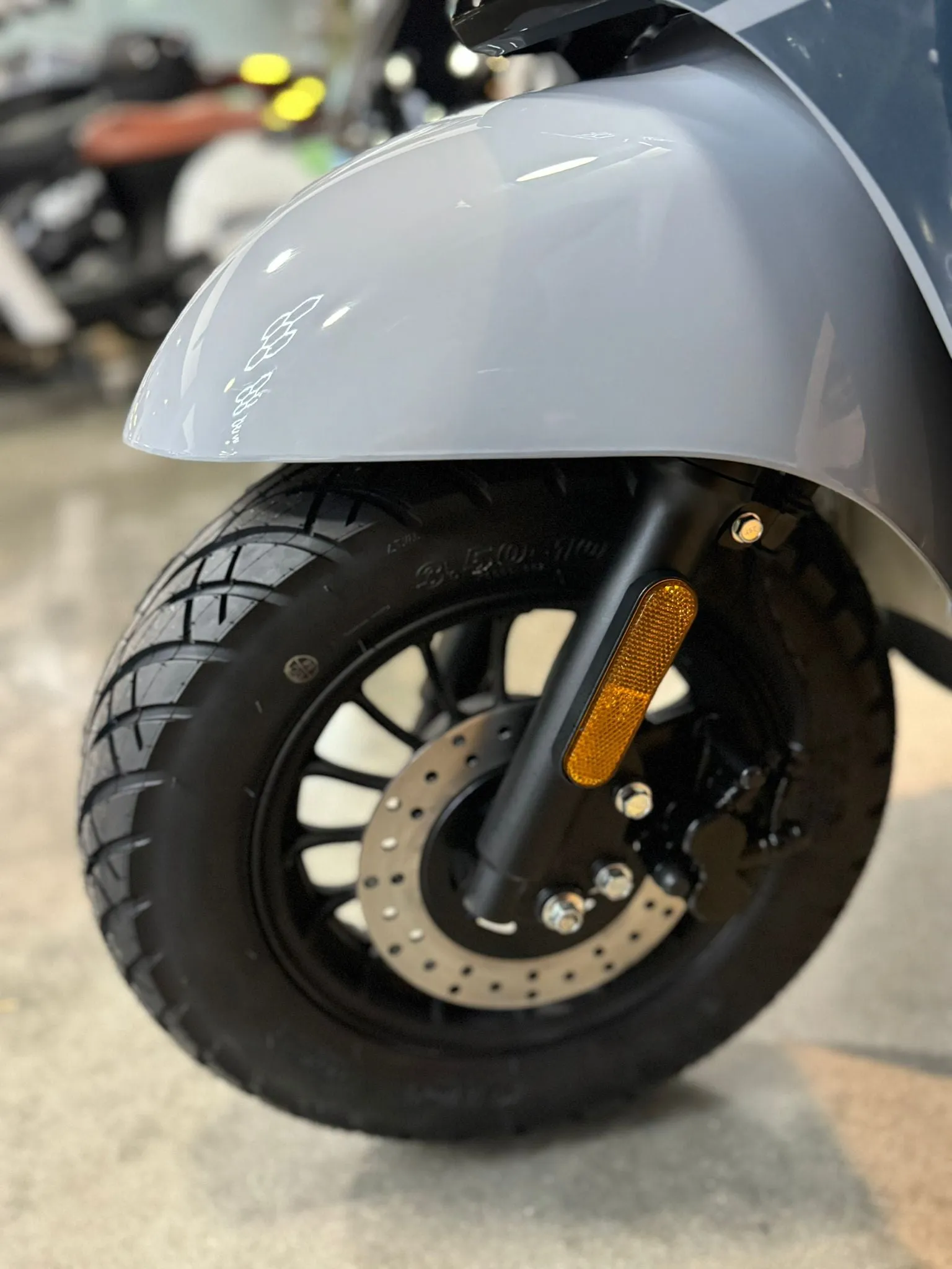2024 ASCEND BELLA VINTAGE 50CC VESPA - RETRO STYLE