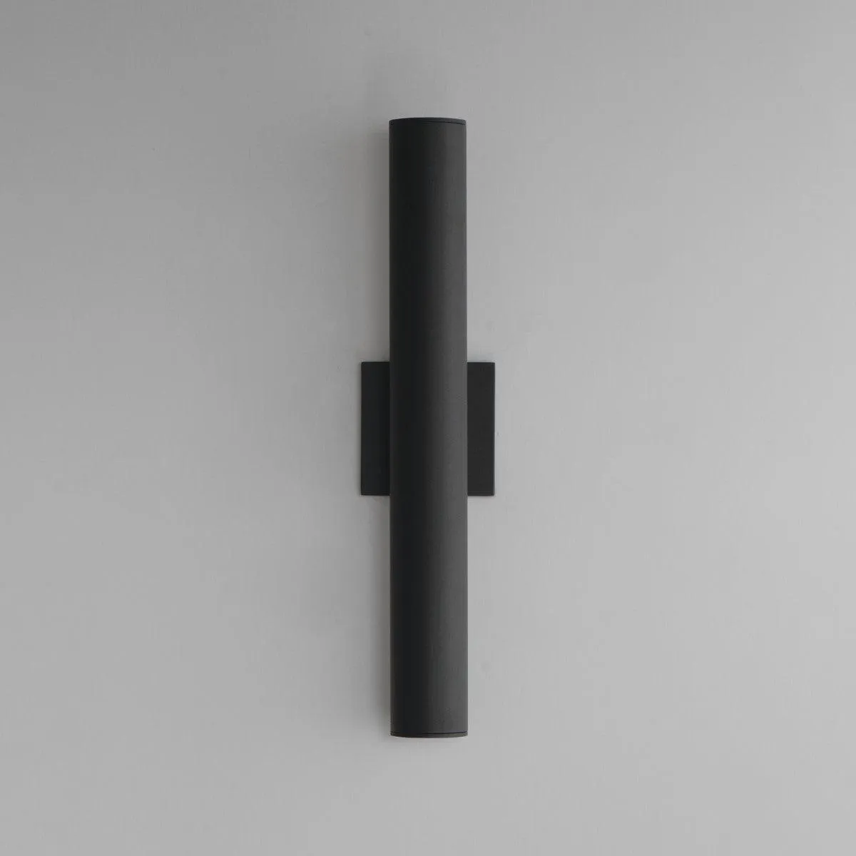 Calibro 20 in. LED Outdoor Wall Light 120-277V, 3000K Black