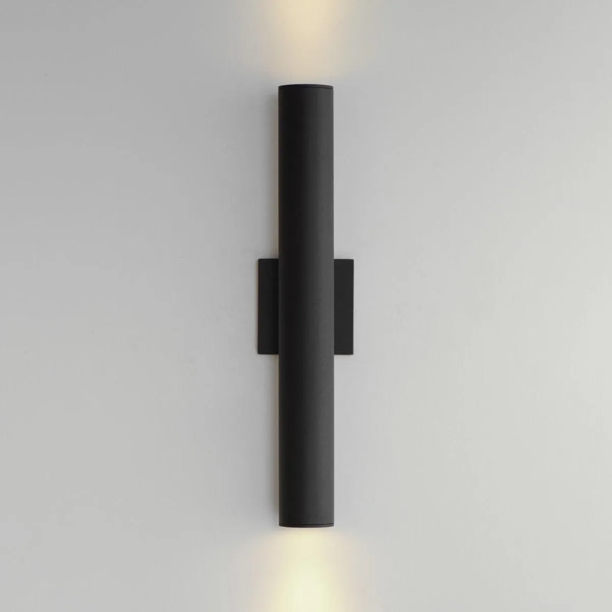 Calibro 20 in. LED Outdoor Wall Light 120-277V, 3000K Black