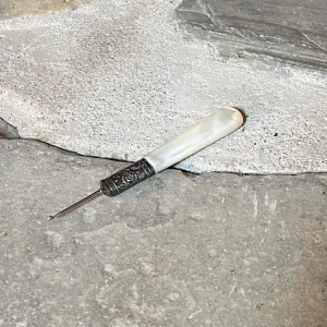 HHWW Non-Primitive Mother of Pearl Rug Hooking Hook (4.5")