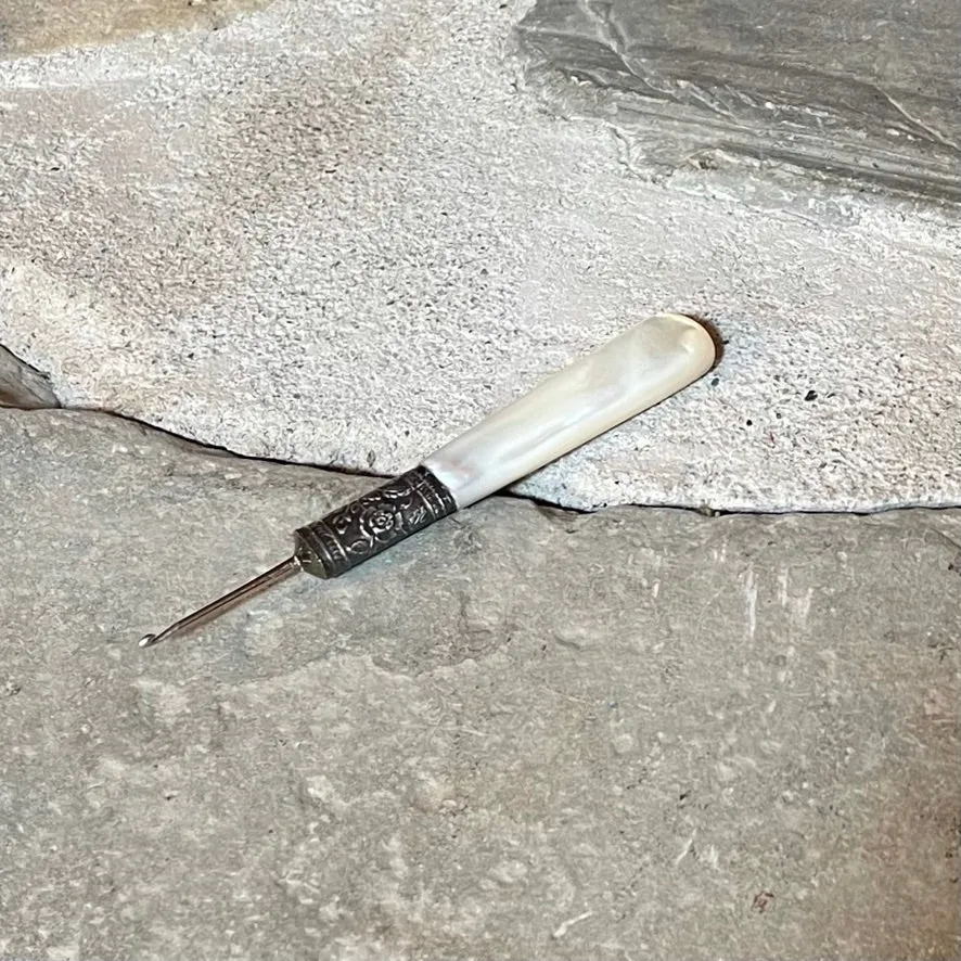 HHWW Non-Primitive Mother of Pearl Rug Hooking Hook (4.5")