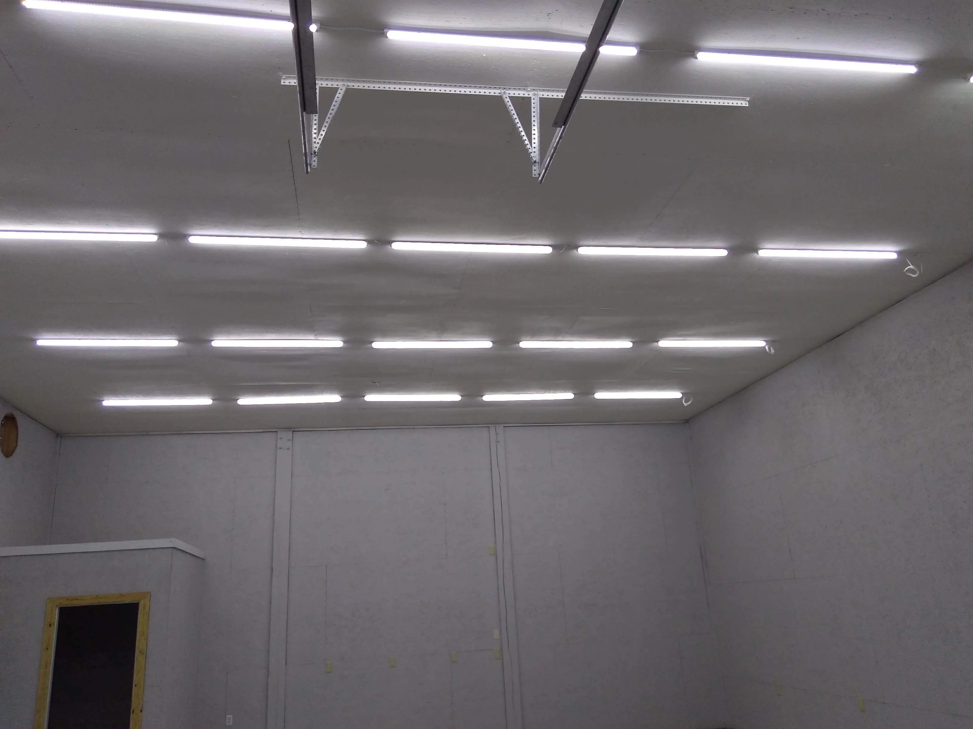 Linkable LED T8 8ft 144w 21,888 Lumen CLEAR LENS (NO RF) Quad-Row w/Mounting Hardware