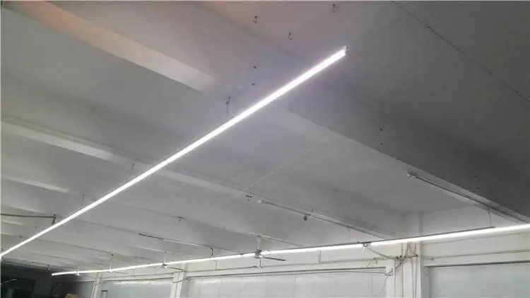 Linkable LED T8 8ft 144w 21,888 Lumen CLEAR LENS (NO RF) Quad-Row w/Mounting Hardware