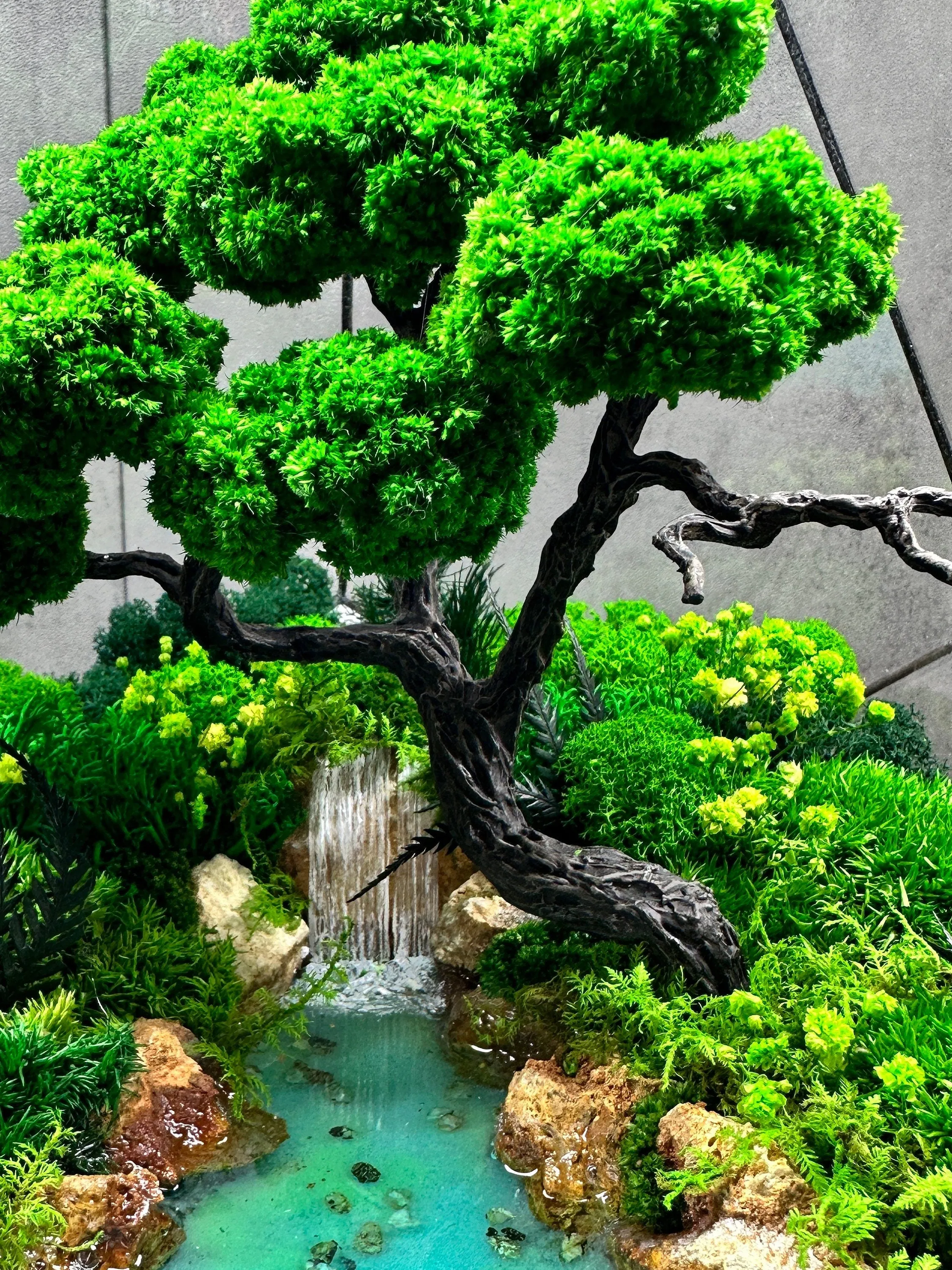 Waterfall terrarium with Preserved moss