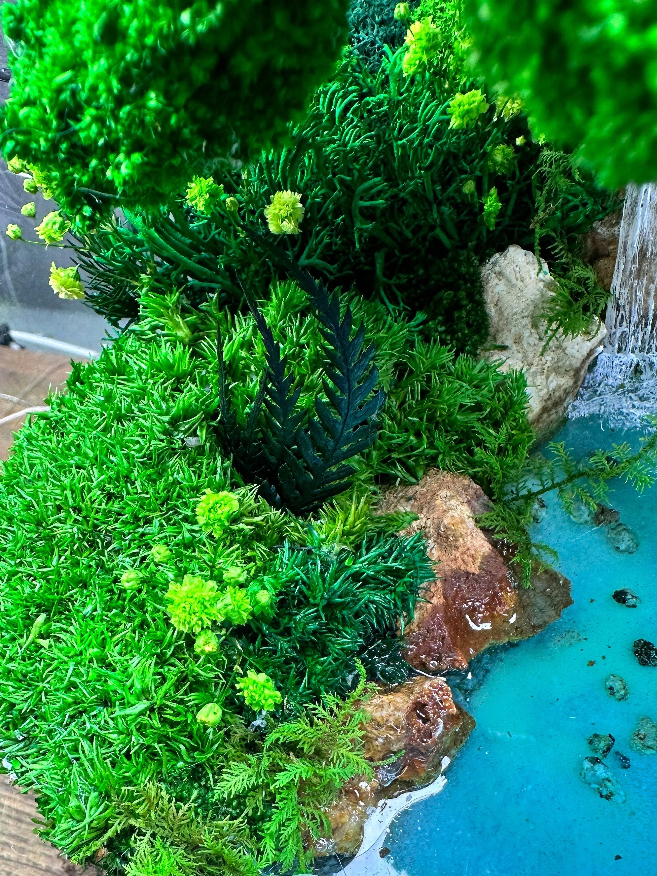 Waterfall terrarium with Preserved moss